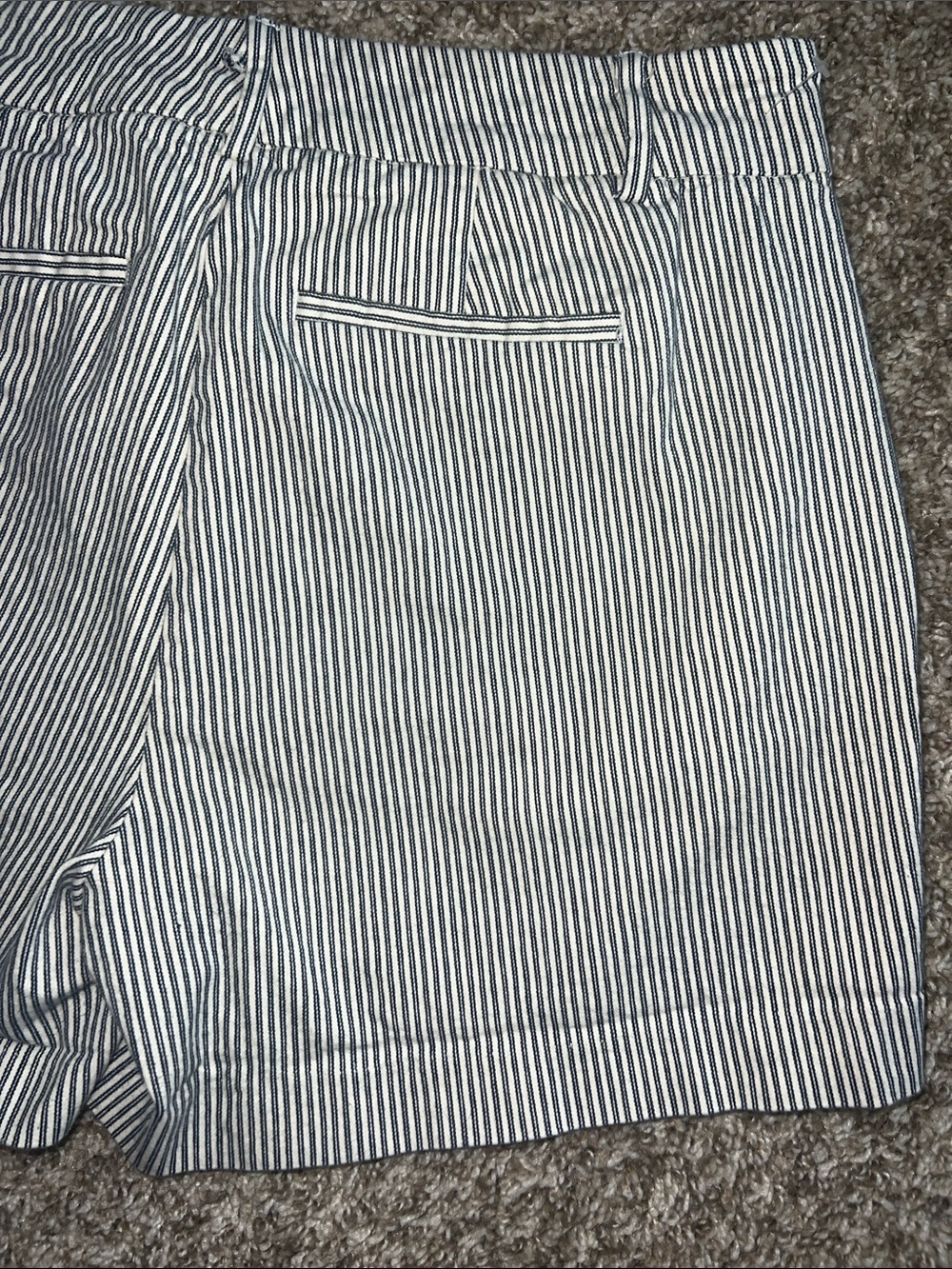 NWOT! 🇺🇸 Crosby. Navy & White Striped Cotton Blended Women's Shorts - size 8! - Picture 11 of 15